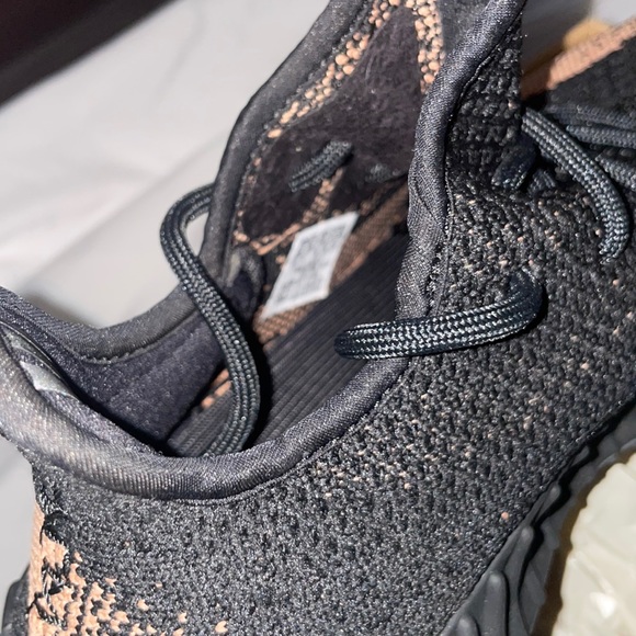 adidas Yeezy Boost 350 V2
Core Black Copper *rare* - Picture 10 of 11